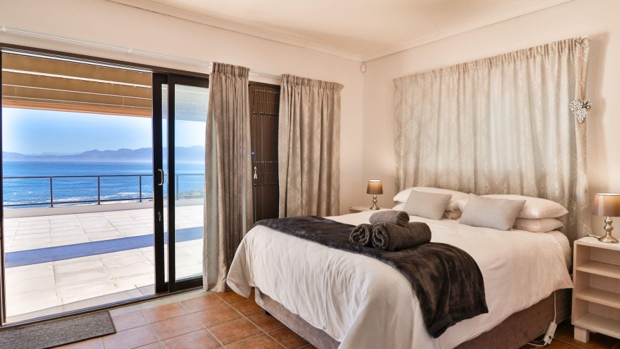 5 Bedroom Property for Sale in De Kelders Western Cape